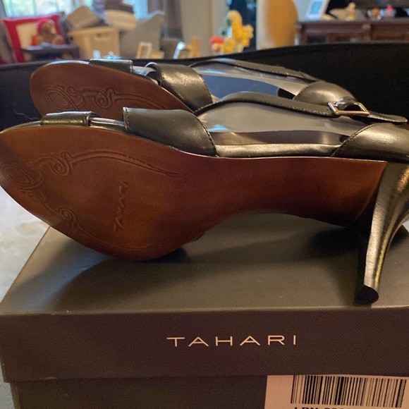 NIB Tahari Darla High Heels, Size 8M, Black, 3.5” heels - Picture 5 of 6